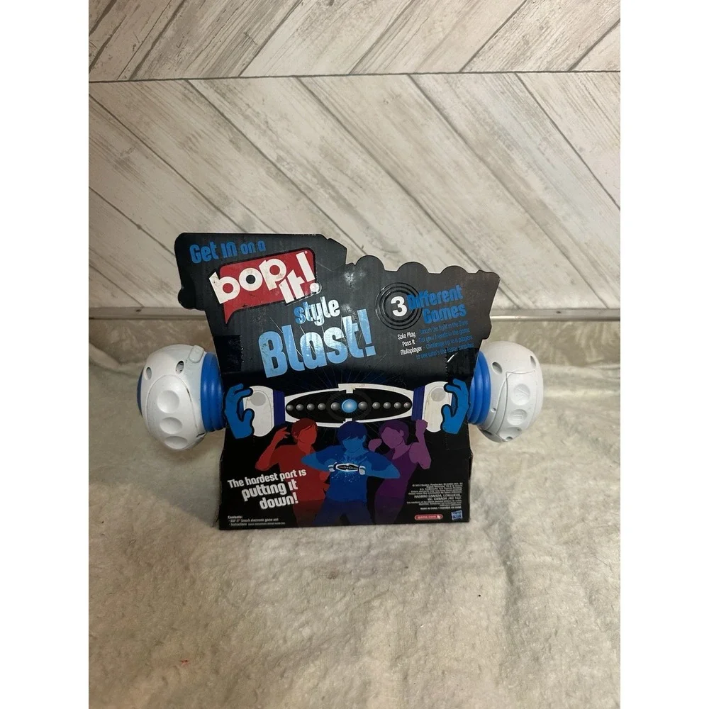 Bop it Smash Game 2012 Black & Blue Light Up Hasbro BRAND NEW
